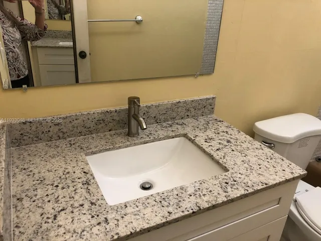 $1,700 | 555 Northeast 123rd Street, Unit 212B, North Miami, FL 33161