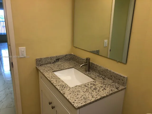 $1,700 | 555 Northeast 123rd Street, Unit 212B, North Miami, FL 33161