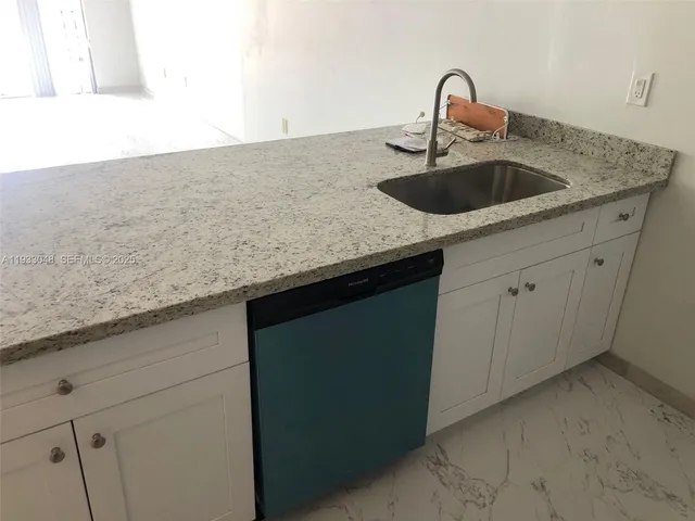 $1,700 | 555 Northeast 123rd Street, Unit 212B, North Miami, FL 33161