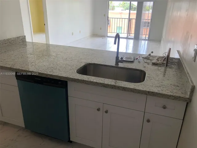 $1,700 | 555 Northeast 123rd Street, Unit 212B, North Miami, FL 33161