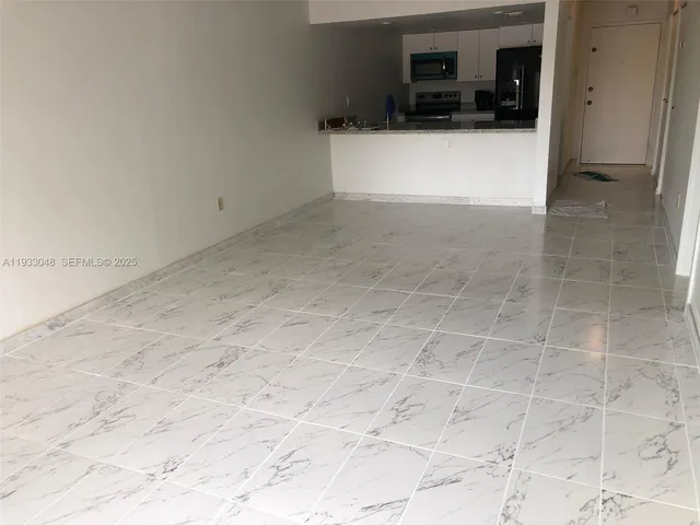 $1,700 | 555 Northeast 123rd Street, Unit 212B, North Miami, FL 33161