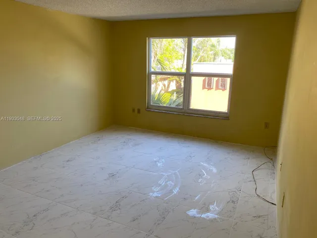 $1,700 | 555 Northeast 123rd Street, Unit 212B, North Miami, FL 33161