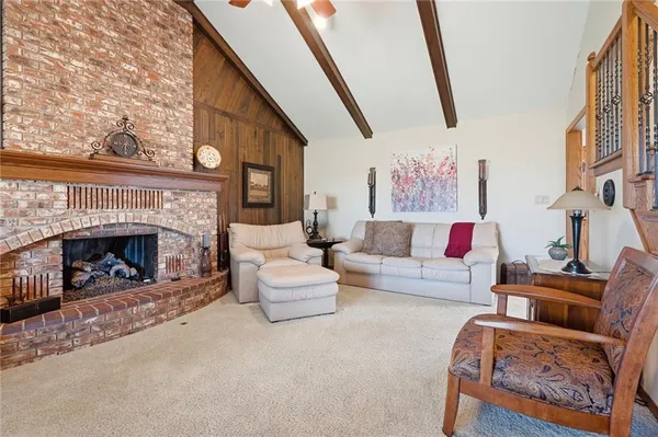$649,000 | 1104 East Park Road, Garnett, KS 66032
