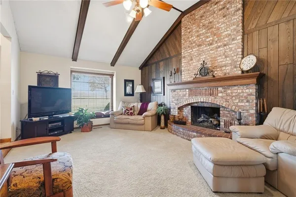 $649,000 | 1104 East Park Road, Garnett, KS 66032