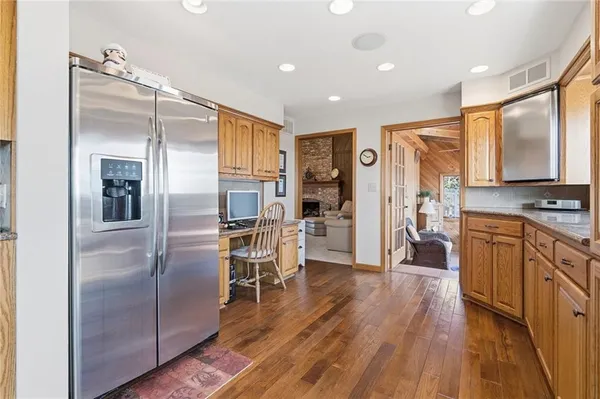 $649,000 | 1104 East Park Road, Garnett, KS 66032