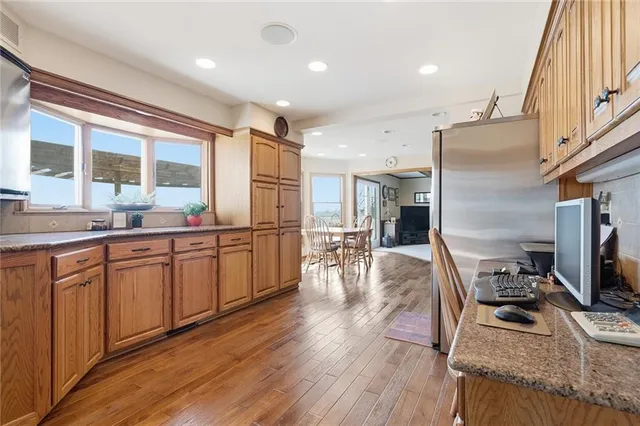 $799,000 | 1104 East Park Road, Garnett, KS 66032