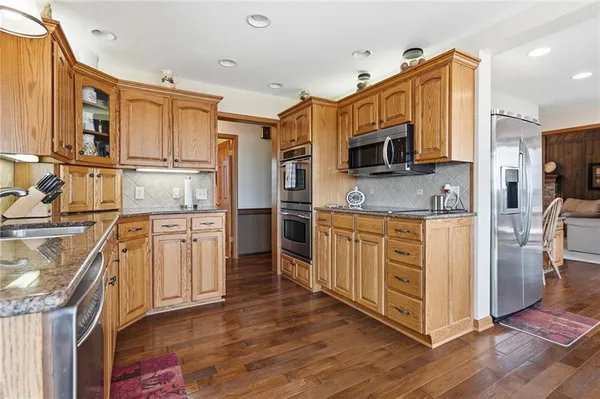 $649,000 | 1104 East Park Road, Garnett, KS 66032