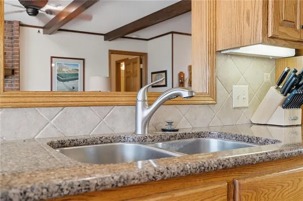 $649,000 | 1104 East Park Road, Garnett, KS 66032