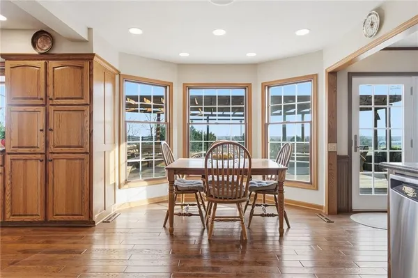$649,000 | 1104 East Park Road, Garnett, KS 66032