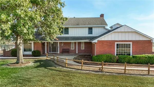 $649,000 | 1104 East Park Road, Garnett, KS 66032