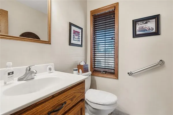 $649,000 | 1104 East Park Road, Garnett, KS 66032