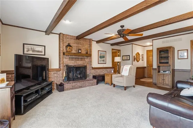 $799,000 | 1104 East Park Road, Garnett, KS 66032