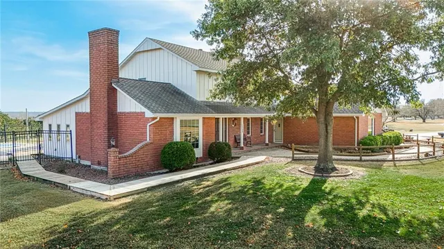 $799,000 | 1104 East Park Road, Garnett, KS 66032