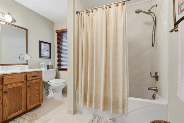 $649,000 | 1104 East Park Road, Garnett, KS 66032