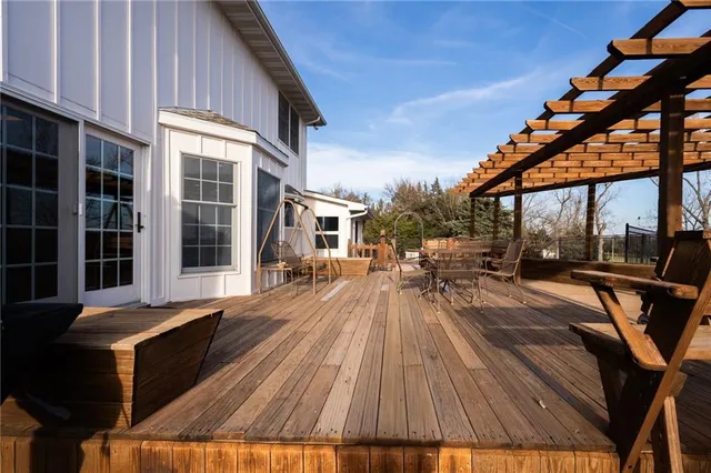 $799,000 | 1104 East Park Road, Garnett, KS 66032