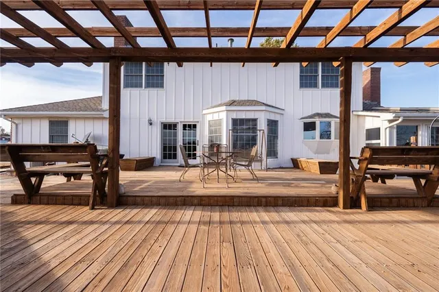 $799,000 | 1104 East Park Road, Garnett, KS 66032