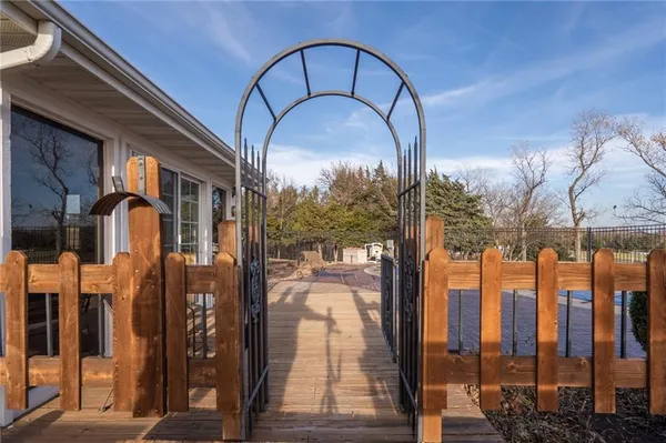 $649,000 | 1104 East Park Road, Garnett, KS 66032