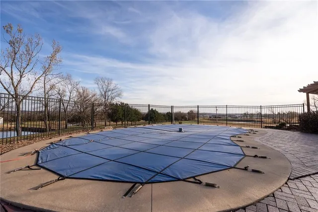 $799,000 | 1104 East Park Road, Garnett, KS 66032