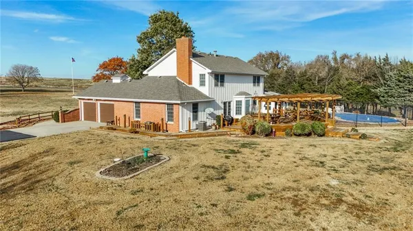 $649,000 | 1104 East Park Road, Garnett, KS 66032