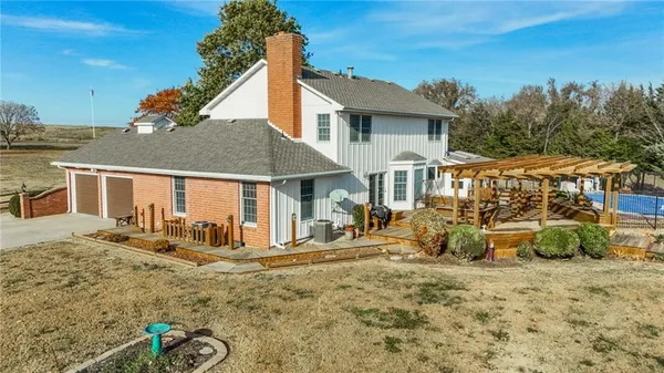 $649,000 | 1104 East Park Road, Garnett, KS 66032