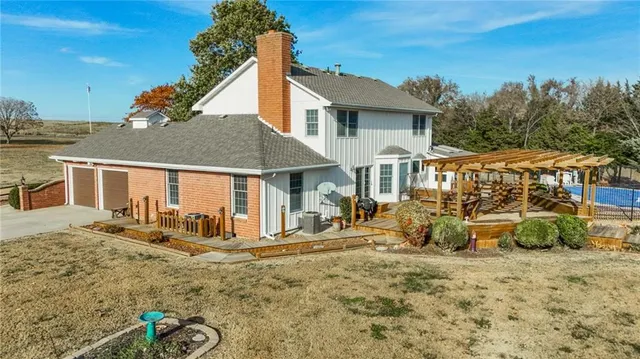 $799,000 | 1104 East Park Road, Garnett, KS 66032