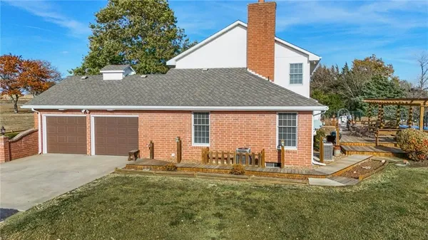 $649,000 | 1104 East Park Road, Garnett, KS 66032