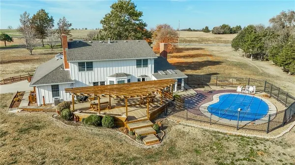 $649,000 | 1104 East Park Road, Garnett, KS 66032