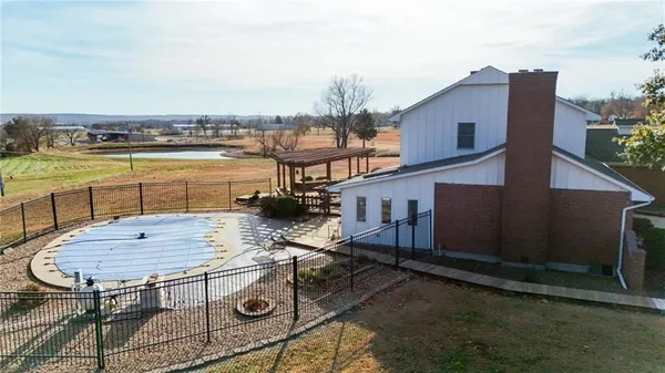 $649,000 | 1104 East Park Road, Garnett, KS 66032