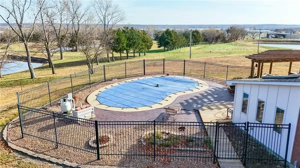 $649,000 | 1104 East Park Road, Garnett, KS 66032