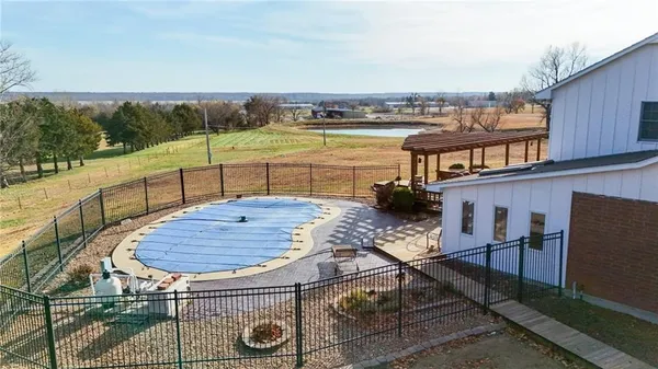 $649,000 | 1104 East Park Road, Garnett, KS 66032