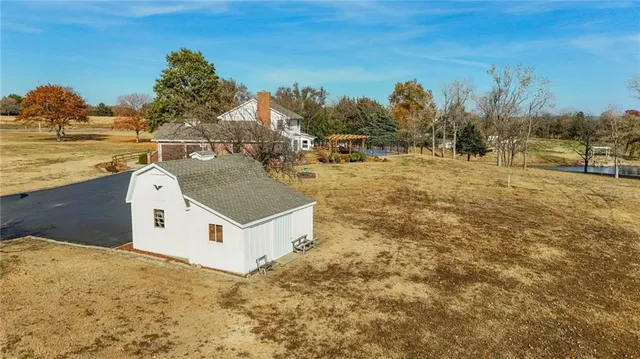 $799,000 | 1104 East Park Road, Garnett, KS 66032