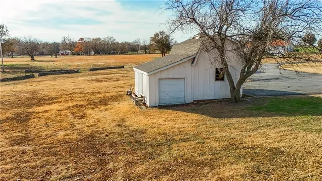 $799,000 | 1104 East Park Road, Garnett, KS 66032