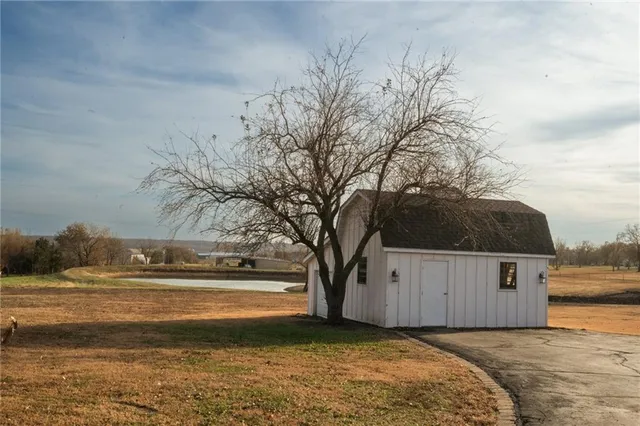 $799,000 | 1104 East Park Road, Garnett, KS 66032