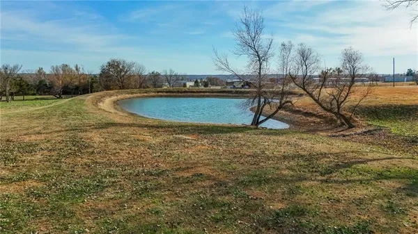 $649,000 | 1104 East Park Road, Garnett, KS 66032