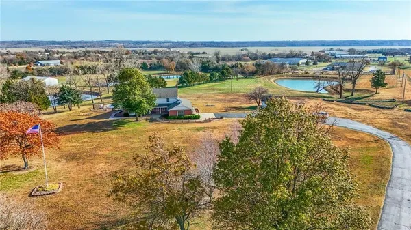$649,000 | 1104 East Park Road, Garnett, KS 66032