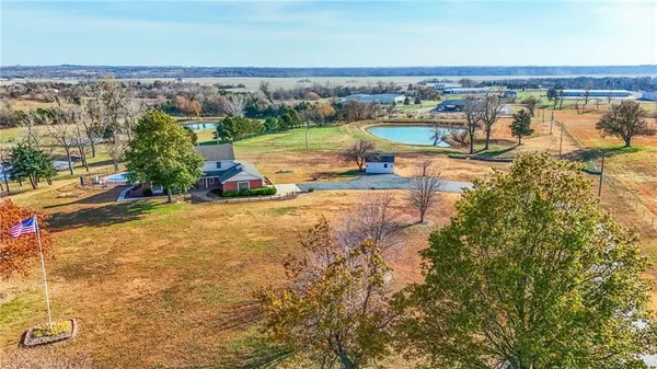 $649,000 | 1104 East Park Road, Garnett, KS 66032