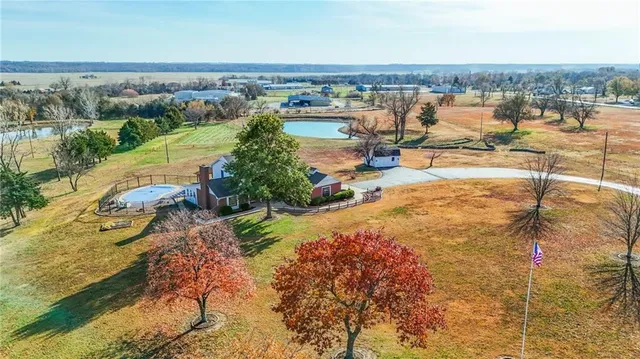 $799,000 | 1104 East Park Road, Garnett, KS 66032