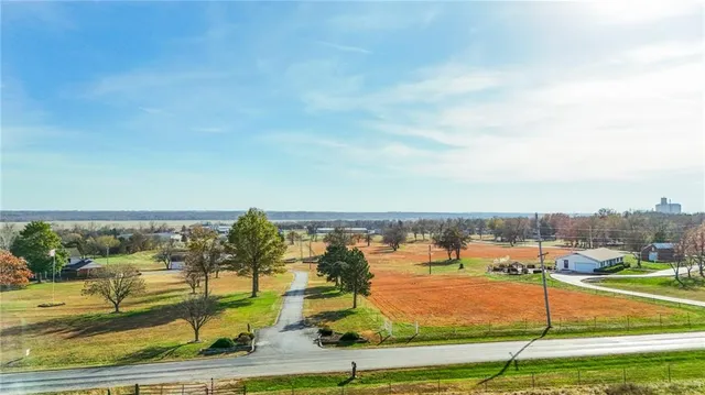 $799,000 | 1104 East Park Road, Garnett, KS 66032