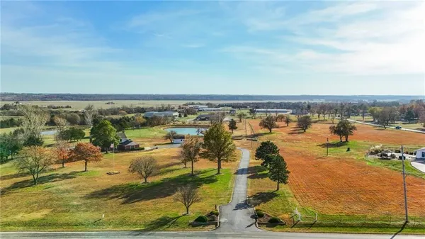 $649,000 | 1104 East Park Road, Garnett, KS 66032