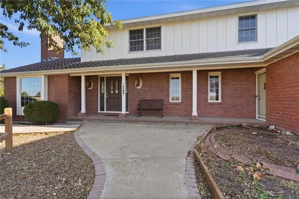 $649,000 | 1104 East Park Road, Garnett, KS 66032