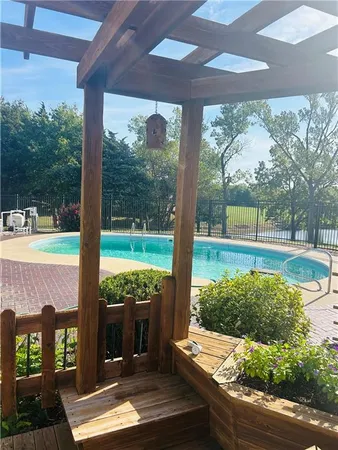 $649,000 | 1104 East Park Road, Garnett, KS 66032