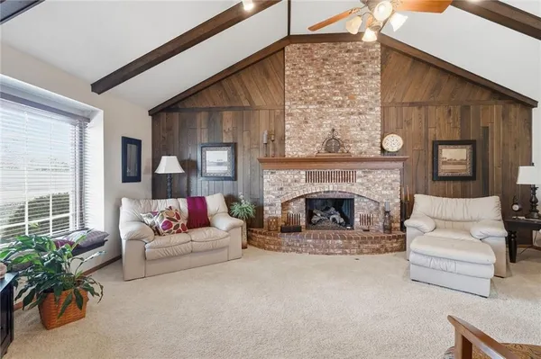 $649,000 | 1104 East Park Road, Garnett, KS 66032