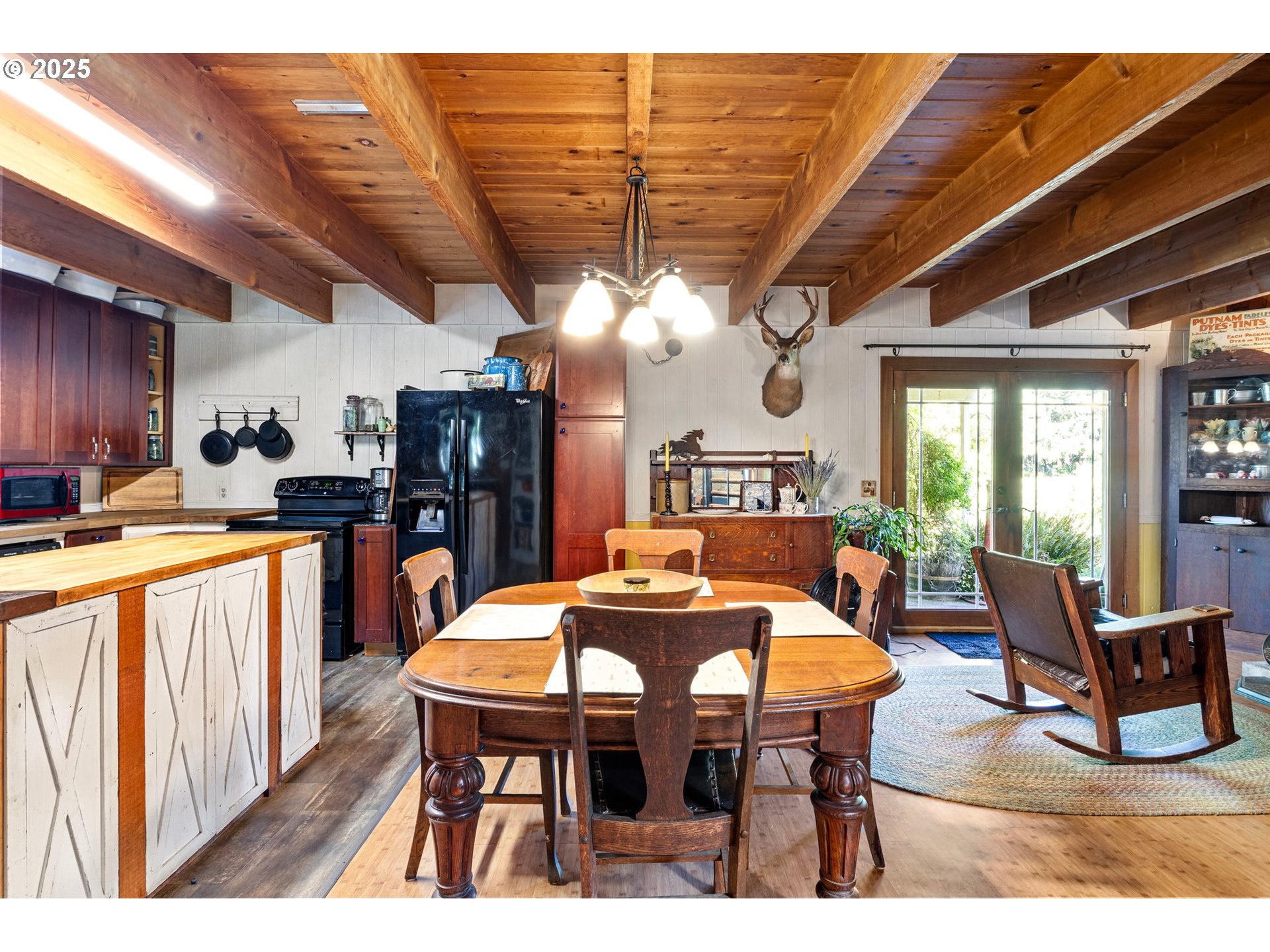 38350 McKenzie Highway Springfield, OR 97478 - Photo 17 of 34 Dining Area