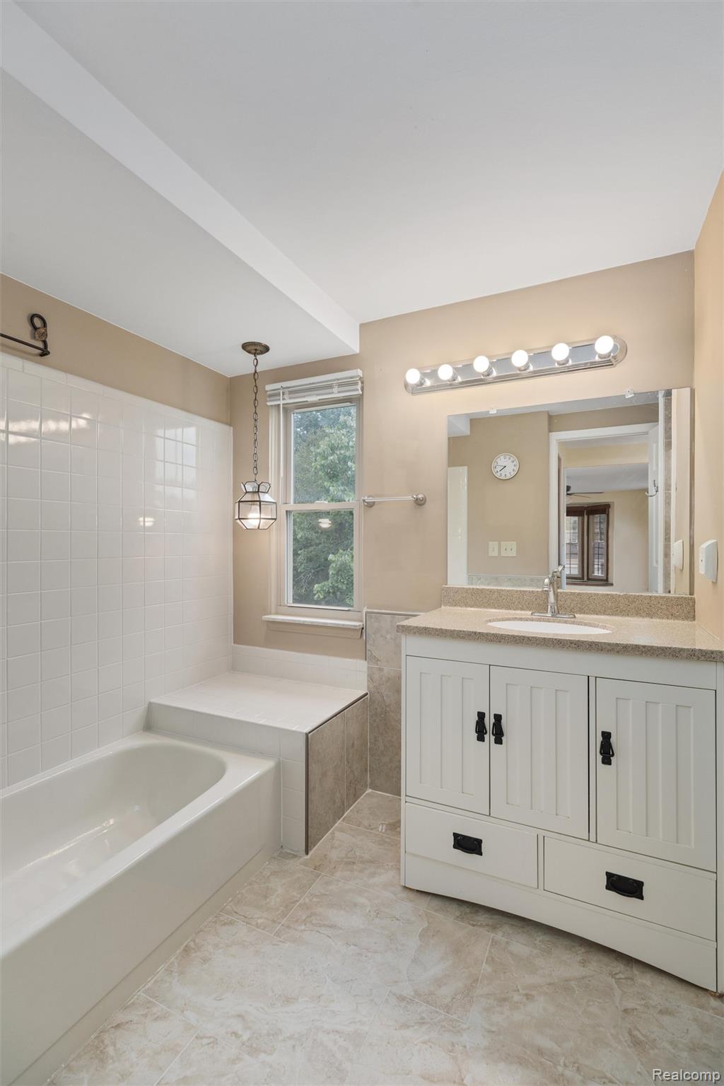 450 Timberline Drive Rochester, MI 48309 - Photo 48 of 60 36-450 Timberline Dr 0034.jpg