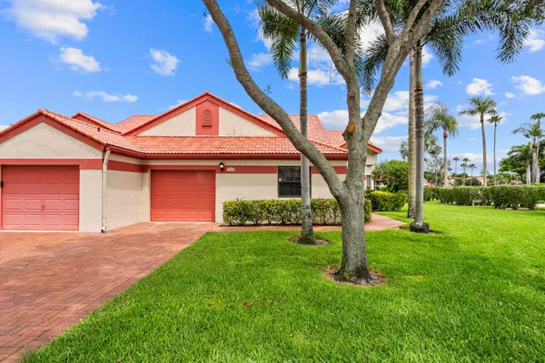 $330,000 | 7792 Lexington Club Boulevard, Unit B, Delray Beach, FL 33446