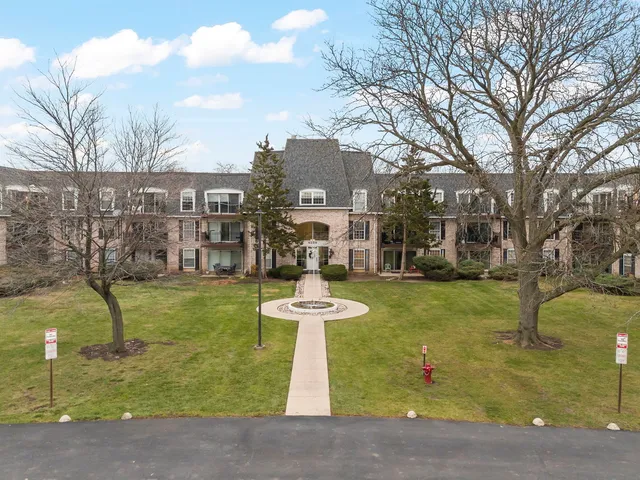 $199,000 | 5200 Carriageway Drive, Unit 101, Rolling Meadows, IL 60008
