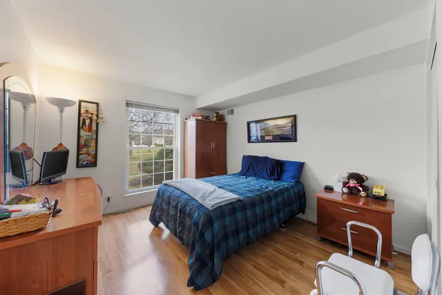 $199,000 | 5200 Carriageway Drive, Unit 101, Rolling Meadows, IL 60008