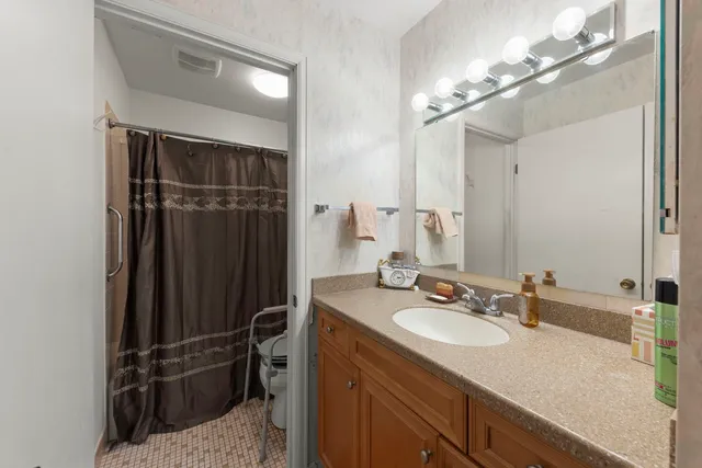 $199,000 | 5200 Carriageway Drive, Unit 101, Rolling Meadows, IL 60008