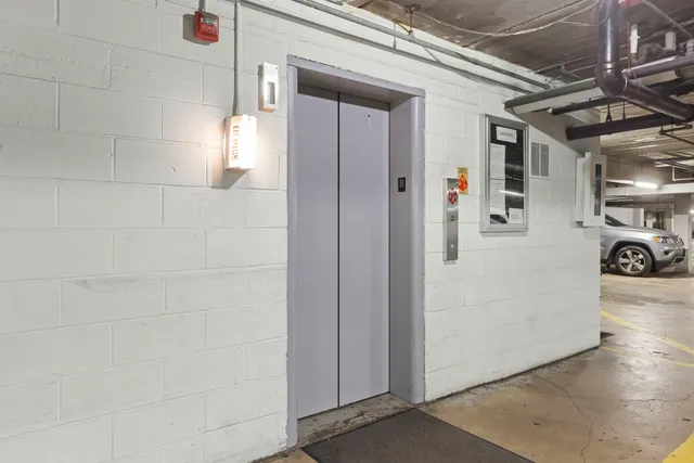 $199,000 | 5200 Carriageway Drive, Unit 101, Rolling Meadows, IL 60008