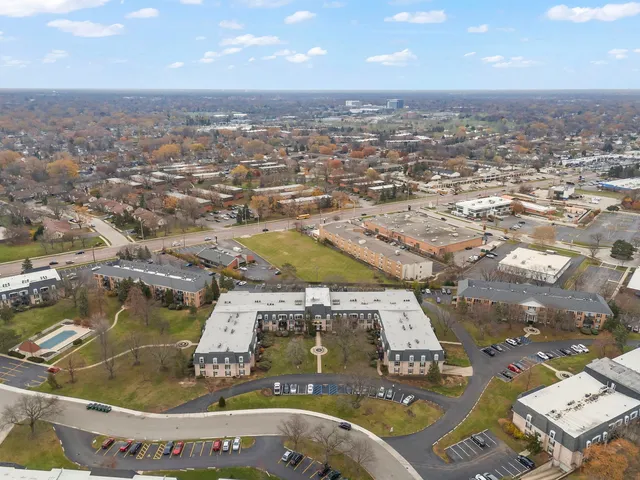 $199,000 | 5200 Carriageway Drive, Unit 101, Rolling Meadows, IL 60008